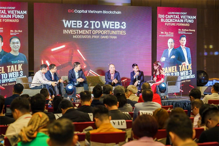 Phiên thảo luận về chủ đề Cơ hội đầu tư từ Web 2 tới Web 3 với sự tham gia của các chuyên gia hàng đầu trong lĩnh vực blockchain. Ảnh: IDGCVB